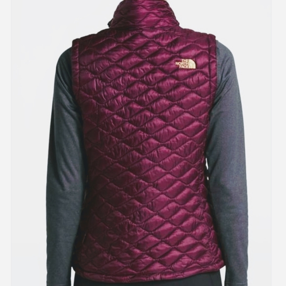 The Northface Thermoball Vest Women's - Picture 2 of 8
